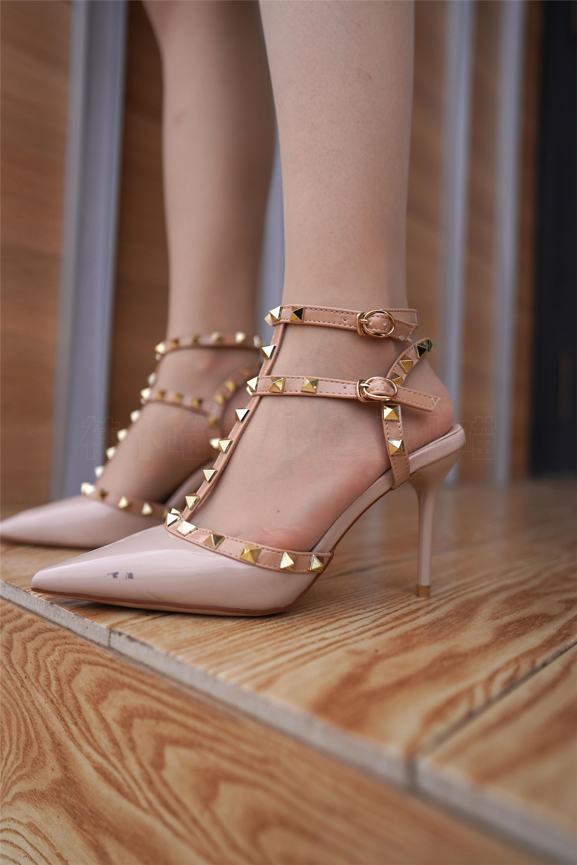 KittyWawa袜小喵  KT183《让腿去放风》